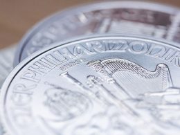 Knapp und teuer: Die silbernen «Wiener Philharmoniker»-Anlagemünzen. Der Silberpreis steigt derzeit noch schneller als der Goldpreis. (Archiv)