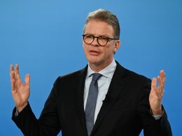 Deutsche-Bank-Chef Sewing richtet einen dringenden Appell an Politik und Beschäftigte. (Archivbild)