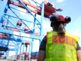 Zollkontrolle: Schwarzarbeit und Einnahmen aus illegalen Kanälen nehmen zu. (Archivbild)