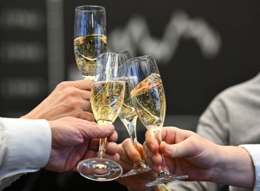 Jeder Fünfte in Deutschland investiert an der Börse. (Archivbild)