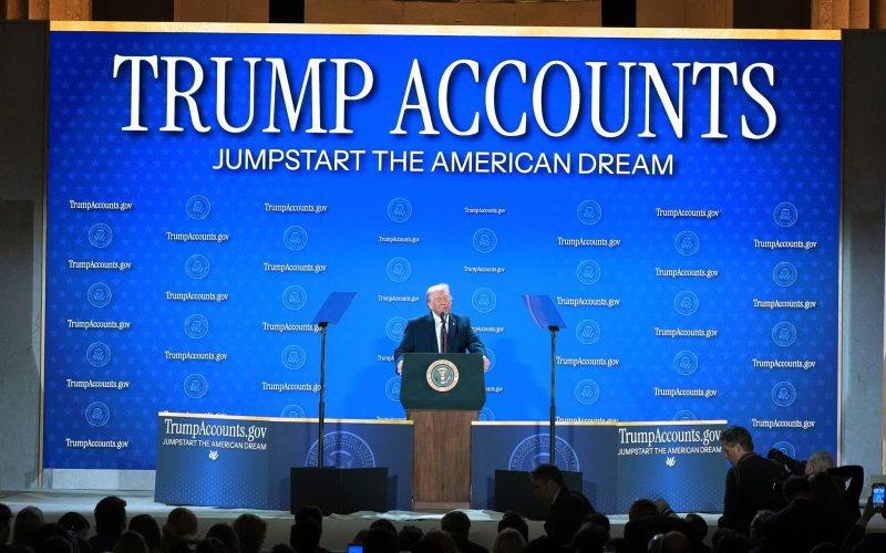 Der US-Präsident machte bei einer Veranstaltung des Finanzministeriums Werbung für die «Trump Accounts»