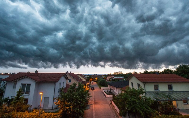 Die wirtschaftliche Unsicherheit und die andauernde Konjunkturkrise dämpfen nach Einschätzung der Interhyp den Immobilienmarkt. (Symbolbild)