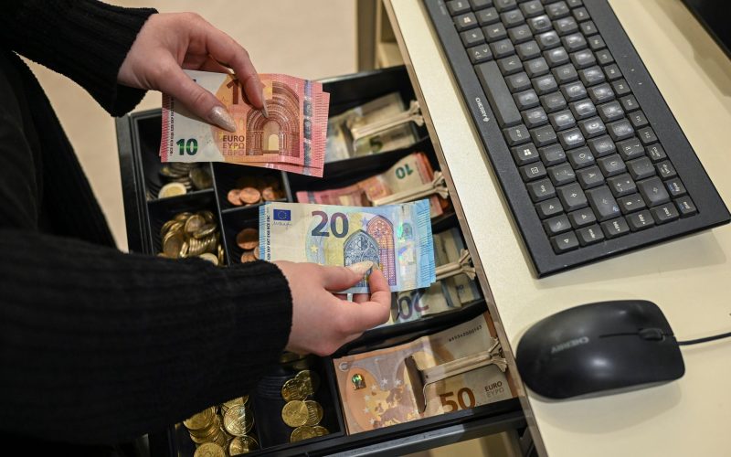 In Deutschland ist der Anteil derjenigen, die besonders häufig bar zahlen, gegen den europaweiten Trend gestiegen. (Symbolbild)