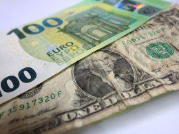 Der Euro - im Vergleich zum US-Dollar derzeit die härtere Währung. (Symbolbild)