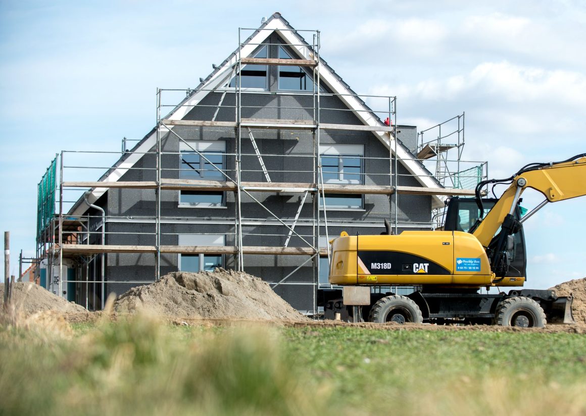 Beim Bau von klimafreundlichen Häusern kann man Hilfe vom Staat bekommen. (Archivbild)