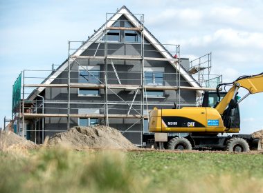 Beim Bau von klimafreundlichen Häusern kann man Hilfe vom Staat bekommen. (Archivbild)