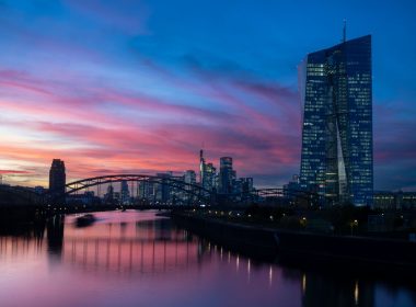 Die Bankenaufsicht der EZB verhängt eine Millionenstrafe gegen J.P. Morgan. (Symbolbild)